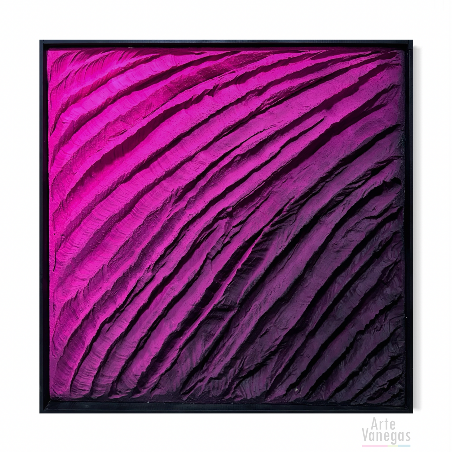 Obra “Rosa Rocosa” texturizada en degradación de fucsia.